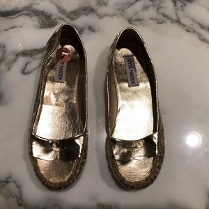 STEVE MADDEN GOLD FLATS